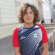 Nadador mendocino rompe r�cord en el R�o de La Plata y hace historia