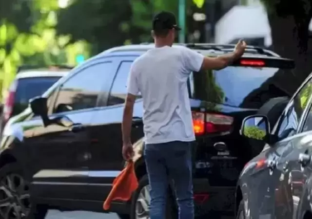 El documento establece tambi�n sanciones de prohibici�n de concurrencia o interdicci�n de cercan�a.