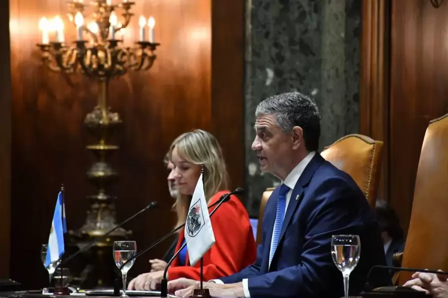 "Vamos a terminar con los trapitos. Se creen due�os de la calle: extorsionan, aprietan y roban. No va m�s. Se les acab� el negocio" (J. Macri)