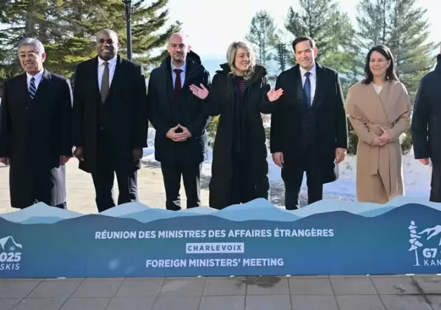 Despu�s de arduas discusiones, los jefes de la diplomacia del grupo de los siete tomaron una posici�n conjunta.