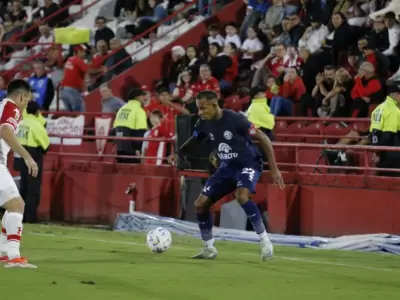 Gran momento de Villa en la Lepra mendocina.