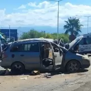 Mendoza: turistas cordobeses volcaron en el Acceso Este y una mujer muri�