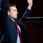¿Cómo la asesoría de imagen fortalece la credibilidad de los políticos?