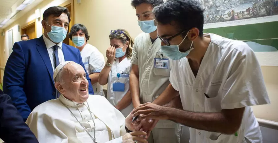 Francisco utiliza menos la oxigenaci�n de alto flujo con c�nulas nasales, y en a veces puede prescindir de la oxigenoterapia.