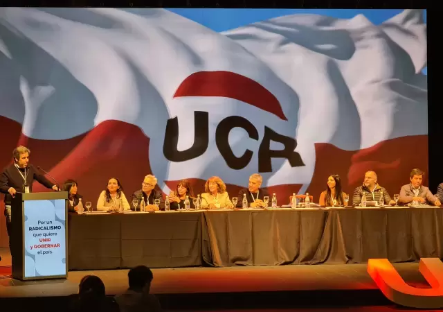 La convenci�n fija las pol�ticas del partido