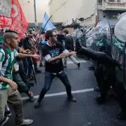 Proh�ben el ingreso a estadios a 26 barras detenidos en la marcha de jubilados