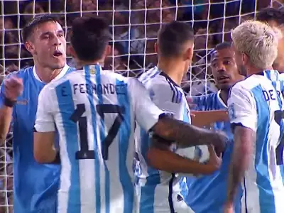 El gesto de Ugarte a De Paul.
