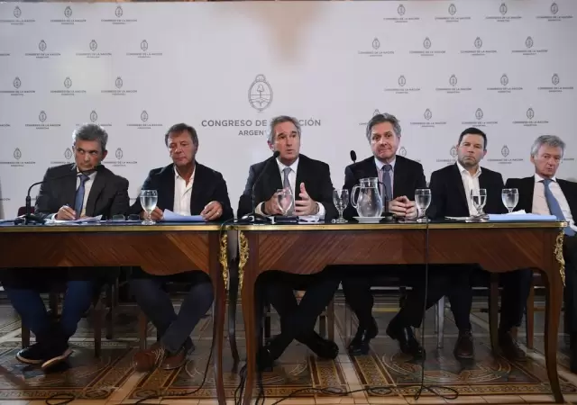 Reuni�n de la Comisi�n Bicameral Permanente de Tr�mite Legislativo -Ley 26.122- en el Sal�n Azul del Senado de la Naci�n.
