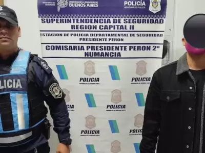 Detuvieron al m�sico por portaci�n ilegal de arma e infracci�n a la ley de drogas.