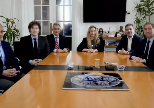 Milei reuni� a su mesa pol�tica para anunciar el inicio de acuerdo con Santilli y Ritondo en la provincia de Buenos Aires.