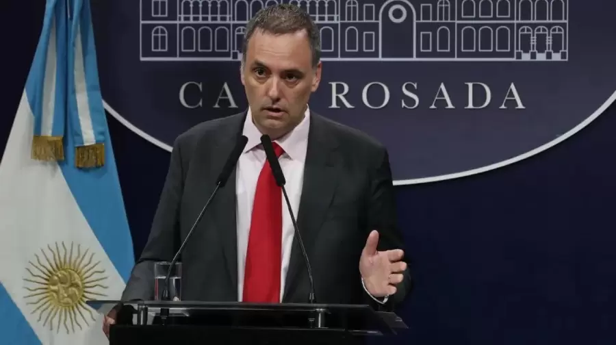 Precandidato Manuel Adorni