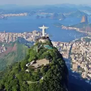 Turismo dolarizado: Miami vs. Brasil, la batalla por la Semana Santa argentina