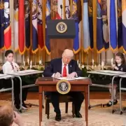 Trump fulmin� la ense�anza federal: "Vamos a devolver la educaci�n a los estados"
