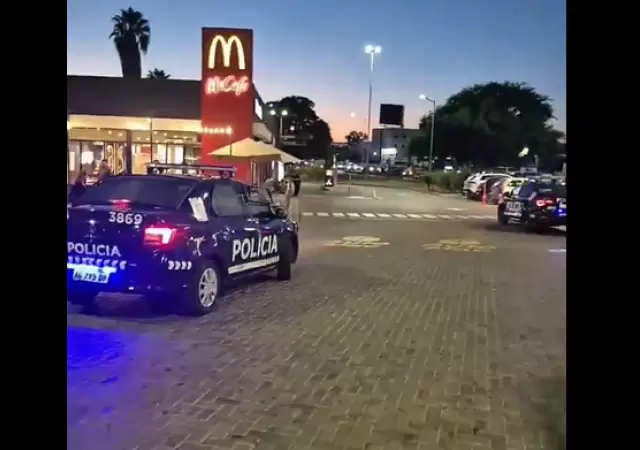La pelea ocurri� en un concurrido local de comidas r�pidas ubicado en la Terminal.