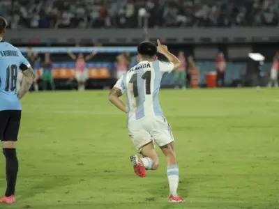 Argentina le gan� a Uruguay con un golazo de Almada.