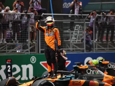 Le mejor: Oscar Piastri festeja su victoria tras ganar en gran premio de China.