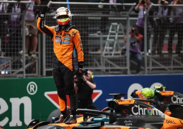 Le mejor: Oscar Piastri festeja su victoria tras ganar en gran premio de China.