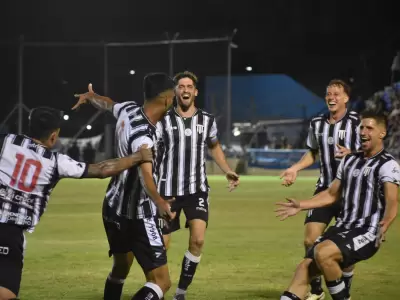 Gimnasia y Esgrima de Mendoza juega en el Parque ante Col�n de Santa Fe