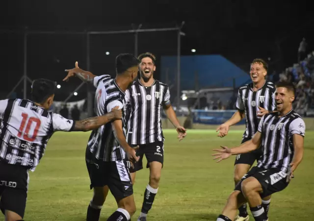 Gimnasia y Esgrima de Mendoza juega en el Parque ante Col�n de Santa Fe