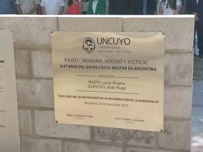 Autoridades, encabezadas por la Rectora de la UNCuyo, Esther S�nchez, el Vicerector, Gabriel Fidel, decanos, docentes, alumnos e invitados especiales.