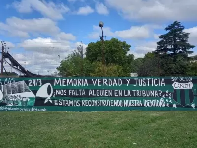 La bandera del club Nueva Chicago