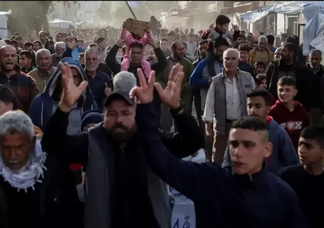 En un arrebato de coraje, centenares de habitantes del enclave repudiaron la opresi�n y control de Ham�s.
