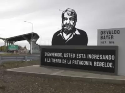 Monumento a Osvaldo Bayer.