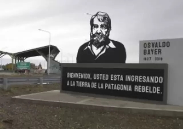 Monumento a Osvaldo Bayer.