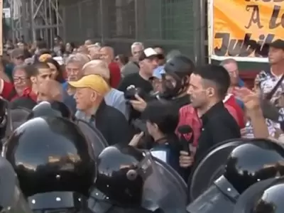 Marcha de jubilados: la Polic�a despliega el protocolo antipiquetes