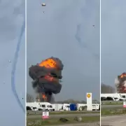 Una práctica acrobática se convirtió en una horrorosa escena de colisión aérea