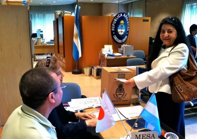 Actualmente, los argentinos que se encuentran en el exterior votan de manera presencial. (foto: archivo web)