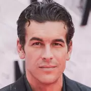 Mario Casas lleg� a Argentina como embajador del perfume de Antonio Banderas