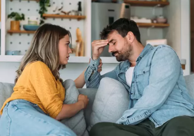 Pareja en problemas.