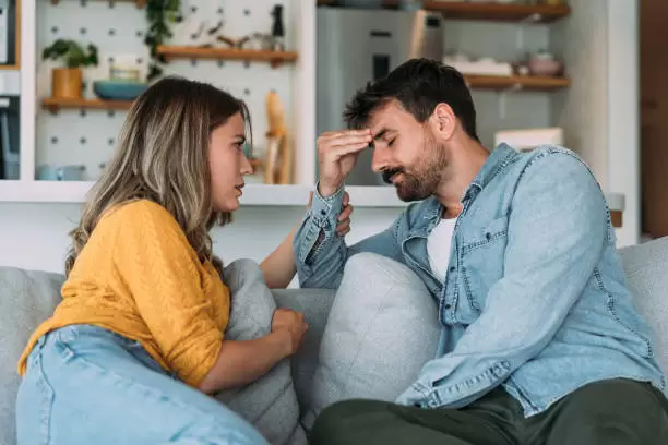 Pareja en problemas.