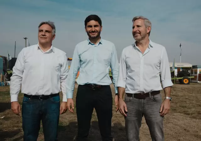 Martin Llaryora, Maximiliano Pullaro y Rogelio Frigerio