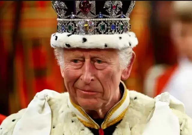 El monarca brit�nico se vi� superado por los efectos colaterales de su tratamiento.