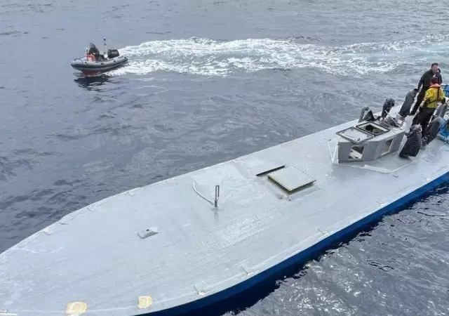 En "narcosubmarino" es una embarcaci�n semisumergible.