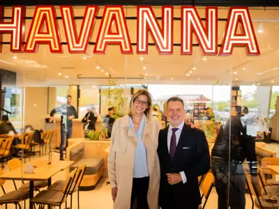 J�sica Lois, gerenta general del Mendoza Plaza Shopping, y Alejandro de Borbon, director de Havanna Mendoza.