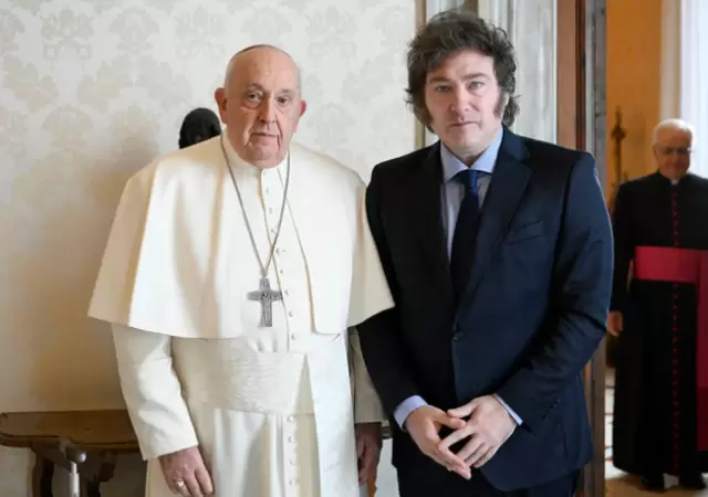 Francisco y el presidente Javier Milei.
