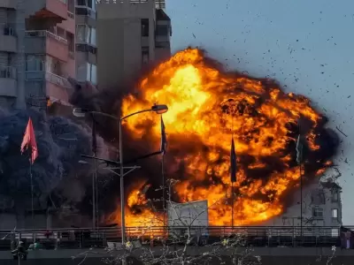 Israel retom� los bombardeos sobre Beirut y todo indica que vuelve a abrirse el frente norte del estado jud�o.