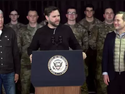 Vance est� en la isla �rtica y dio un discurso ante el contingente militar de la base perteneciente a la Fuerza Espacial estadounidense.