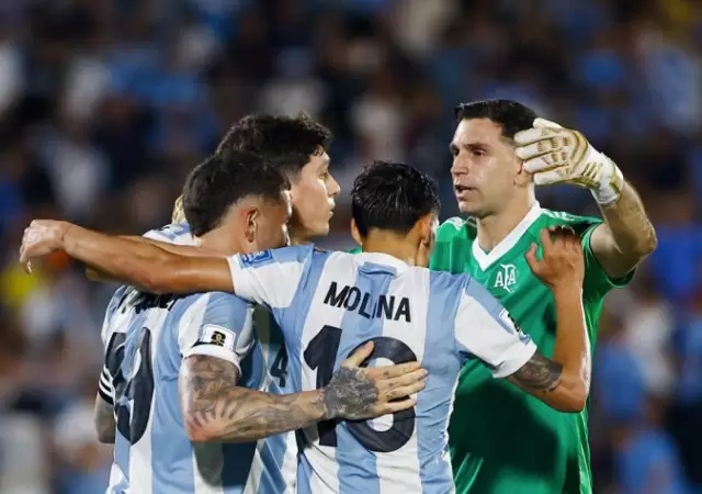 Tras la soberbia actuaci�n ante Brasil y Uruguay, Argentina sigue siendo candidata a los ojos de los hinchas/