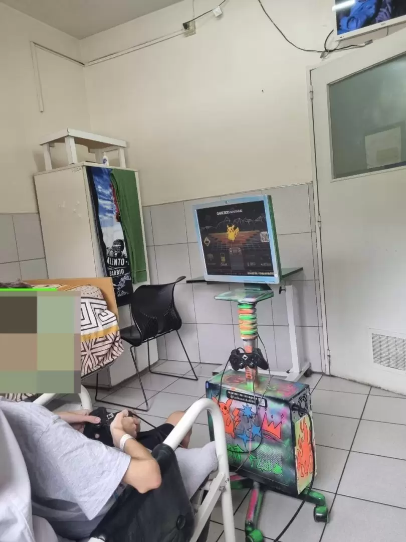 La ONG La Guarida entreg� consolas gamer en los hospitales Notti, Fleming y Perrupato/