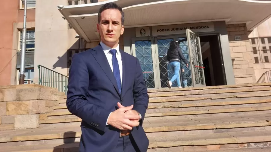 Asesor jur�dico del Partido Verde, Bruno Giambiastiani.