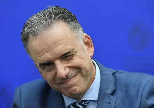 El l�der de centro-izquierda da comienzo a una pol�tica exterior con fuerte afinidad pol�tica con Latinoam�rica.