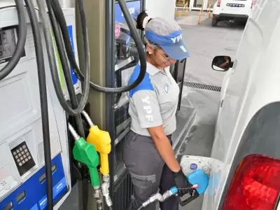 Abril lleg� con otra suba de las naftas.