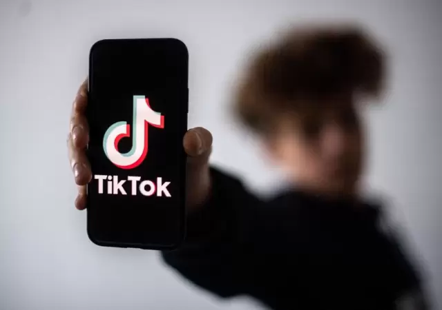 Los retos de TikTok muchas veces pueden ser peligrosos y pueden poner en riesgo a los adolescentes.