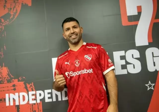 El Kun Ag�ero volvi� a jugar para el Senior