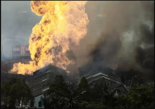 La explosi�n del gasoducto caus� un hongo colosal.