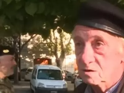 Excpmbatiente denunci� que no pudo entrar al acto oficial/ Fuente: captura de pantalla de video